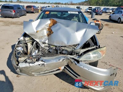 Piąte zdjęcie samochodu w środku: 2004 TOYOTA CAMRY LE VIN:4T1BE32K14U303826 - miniatura