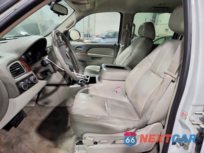 Zdjęcie 7 z 13 samochodu: 2011 CHEVROLET SUBURBAN K1500 LT VIN:1GNSKJE36BR105093 - miniatura