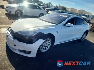 2014 TESLA MODEL S 5YJSA1H17EFP37763 - główne zdjęcie licytacji z USA - miniatura