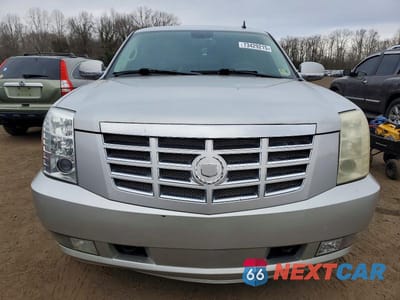 Piąte zdjęcie samochodu w środku: 2011 CADILLAC ESCALADE PREMIUM VIN:1GYS3CEF4BR164407 - miniatura