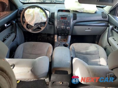 Zdjęcie 8 z 14 samochodu: 2012 KIA SORENTO VIN:5XYKTDA67CG296028 - miniatura