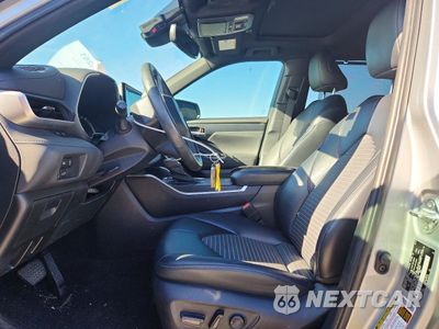 Zdjęcie 7 z 12 samochodu: 2023 TOYOTA HIGHLANDER L VIN:5TDKDRAH5PS024503 - miniatura