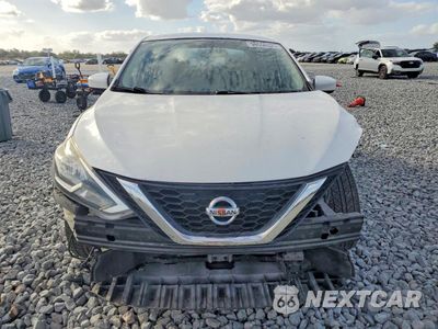 Piąte zdjęcie samochodu w środku: 2018 NISSAN SENTRA S VIN:3N1AB7AP2JY274104 - miniatura