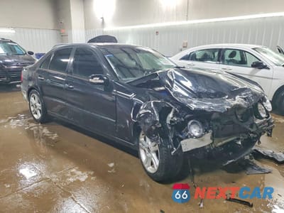 Czwarte zdjęcie samochodu z boku: 2005 MERCEDES-BENZ E 500 VIN:WDBUF70J55A635815 - miniatura