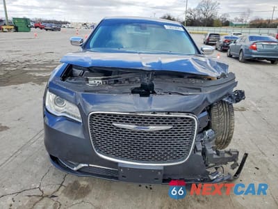 Piąte zdjęcie samochodu w środku: 2018 CHRYSLER 300 LIMITED VIN:2C3CCAEG1JH153990 - miniatura