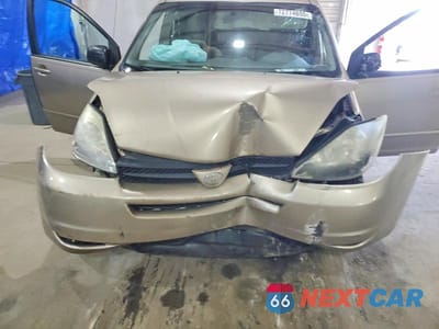 Zdjęcie 12 z 12 samochodu: 2004 TOYOTA SIENNA LE VIN:5TDBA23C74S015198 - miniatura