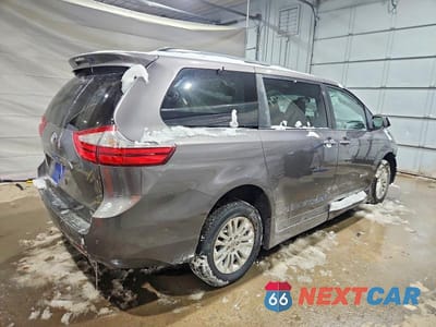 Trzecie zdjęcie samochodu z tyłu: 2016 TOYOTA SIENNA XLE VIN:5TDYK3DC2GS718000 - miniatura