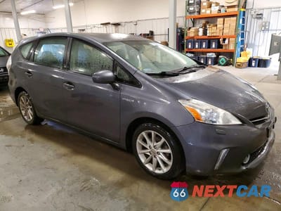 Czwarte zdjęcie samochodu z boku: 2013 TOYOTA PRIUS V VIN:JTDZN3EU3D3216435 - miniatura
