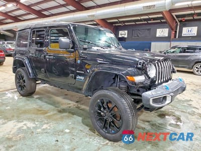 Czwarte zdjęcie samochodu z boku: 2023 JEEP WRANGLER SAHARA 4XE VIN:1C4JJXP67PW696061 - miniatura