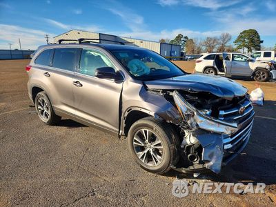 Czwarte zdjęcie samochodu z boku: 2017 TOYOTA HIGHLANDER LE VIN:5TDZZRFH5HS226140 - miniatura