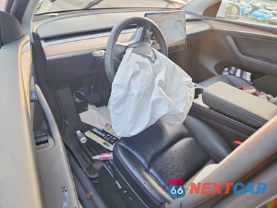 Zdjęcie 8 z 12 samochodu: 2025 TESLA MODEL Y VIN:7SAYGDEE3SF243870 - miniatura