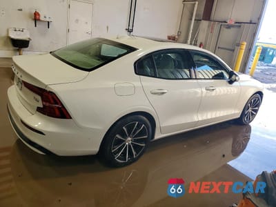 Trzecie zdjęcie samochodu z tyłu: 2025 VOLVO S60 PLUS VIN:7JRH60FC1SG365706 - miniatura