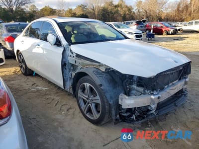 Czwarte zdjęcie samochodu z boku: 2017 MERCEDES-BENZ E 300 4MATIC VIN:WDDZF4KBXHA105653 - miniatura