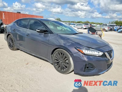 Czwarte zdjęcie samochodu z boku: 2021 NISSAN MAXIMA PLATINUM VIN:1N4AA6FV8MC501364 - miniatura