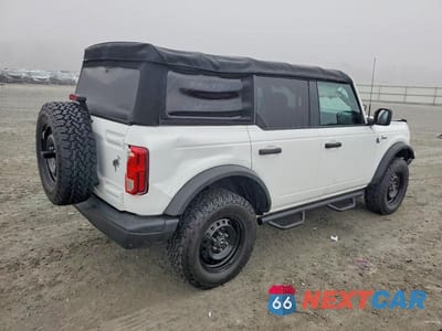 Trzecie zdjęcie samochodu z tyłu: 2022 FORD BRONCO BASE VIN:1FMEE5BP1NLA79825 - miniatura