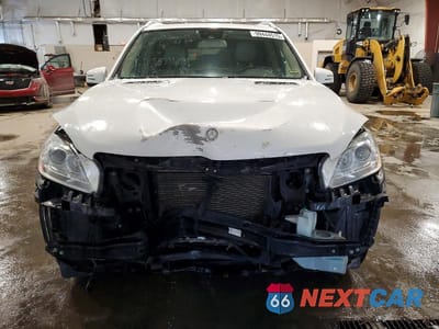 Piąte zdjęcie samochodu w środku: 2015 MERCEDES-BENZ ML 350 4MATIC VIN:4JGDA5HB1FA549108 - miniatura