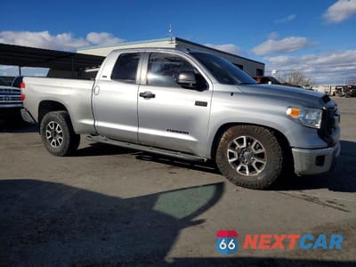 Czwarte zdjęcie samochodu z boku: 2015 TOYOTA TUNDRA SR5 VIN:5TFUW5F15FX445444 - miniatura