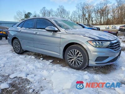 Czwarte zdjęcie samochodu z boku: 2020 VOLKSWAGEN JETTA S VIN:3VWC57BU1LM105796 - miniatura