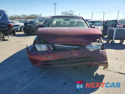 Piąte zdjęcie samochodu w środku: 2001 TOYOTA CAMRY CE VIN:4T1BG22K31U865808 - miniatura