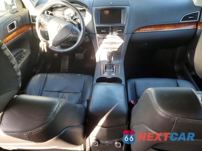 Zdjęcie 8 z 12 samochodu: 2019 LINCOLN MKT VIN:2LMHJ5AT1KBL01593 - miniatura