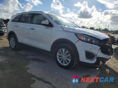 Czwarte zdjęcie samochodu z boku: 2017 KIA SORENTO LX VIN:5XYPG4A36HG235745 - miniatura