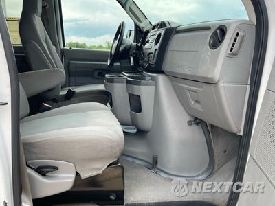 Piąte zdjęcie samochodu w środku: 2013 FORD ECONOLINE E350 SUPER DUTY WAGON VIN:1FBNE3BL4DDA99277 - miniatura