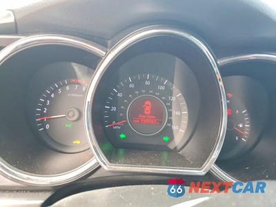 Zdjęcie 9 z 11 samochodu: 2011 KIA OPTIMA VIN:KNAGM4A7XB5071859 - miniatura