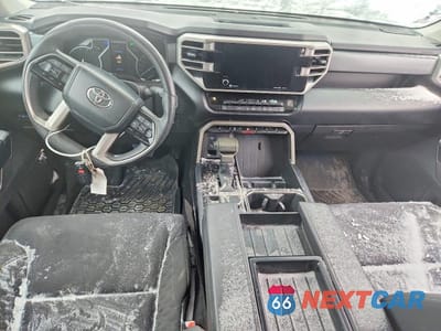 Zdjęcie 8 z 12 samochodu: 2024 TOYOTA TUNDRA DOUBLE CAB SR VIN:5TFLA5DA8RX183789 - miniatura