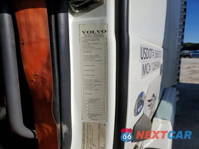 Zdjęcie 10 z 10 samochodu: 2017 VOLVO VNL SEMI TRUCK VIN:4V4NC9EG1HN976959 - miniatura