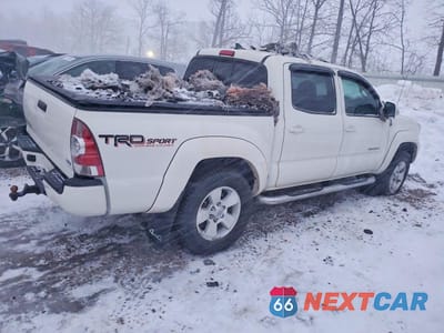 Trzecie zdjęcie samochodu z tyłu: 2015 TOYOTA TACOMA DOUBLE CAB VIN:3TMLU4EN9FM200362 - miniatura