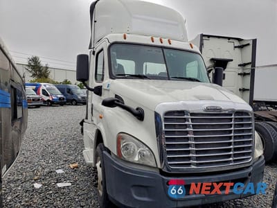 2017 FREIGHTLINER CASCADIA 113 SEMI TRUCK 3AKBGADV5HSJD0486 - główne zdjęcie licytacji z USA - miniatura