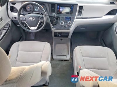 Zdjęcie 8 z 13 samochodu: 2015 TOYOTA SIENNA VIN:5TDZK3DCXFS591516 - miniatura
