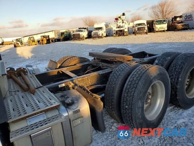 Zdjęcie 9 z 10 samochodu: 2020 VOLVO VNR SEMI TRUCK VIN:4V4WC9EG3LN266734 - miniatura