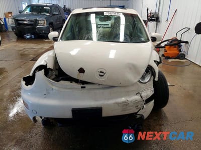 Piąte zdjęcie samochodu w środku: 2005 VOLKSWAGEN NEW BEETLE GLS VIN:3VWCK31CX5M415779 - miniatura