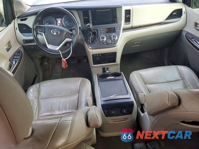 Zdjęcie 8 z 13 samochodu: 2017 TOYOTA SIENNA XLE PREMIUM 8-PASSENGER VIN:5TDYZ3DC4HS892602 - miniatura