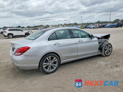 Trzecie zdjęcie samochodu z tyłu: 2017 MERCEDES-BENZ C 300 VIN:55SWF4JB9HU194717 - miniatura