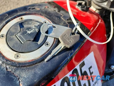 Zdjęcie 8 z 10 samochodu: 2007 KAWASAKI EX650 A VIN:JKAEXEA157A021348 - miniatura