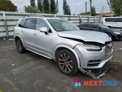 Czwarte zdjęcie samochodu z boku: 2017 VOLVO XC90 T6 VIN:YV4A22PK8H1177075 - miniatura