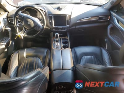 Zdjęcie 8 z 13 samochodu: 2017 MASERATI LEVANTE LUXURY VIN:ZN661XUL8HX211808 - miniatura