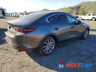 Trzecie zdjęcie samochodu z tyłu: 2021 MAZDA 3 SELECT VIN:3MZBPABL2MM254374 - miniatura