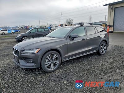 2025 VOLVO V60 CROSS COUNTRY PLUS YV4L12WK7S2147063 - główne zdjęcie licytacji z USA - miniatura
