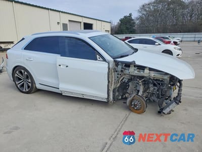 Czwarte zdjęcie samochodu z boku: 2020 AUDI Q8 PREMIUM PLUS S-LINE VIN:WA1EVAF16LD025361 - miniatura