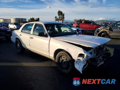 Czwarte zdjęcie samochodu z boku: 2005 FORD CROWN VICTORIA POLICE INTERCEPTOR VIN:2FAFP71W65X157290 - miniatura