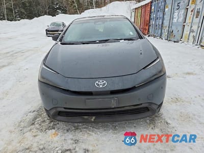 Piąte zdjęcie samochodu w środku: 2024 TOYOTA PRIUS PRIME SE VIN:JTDACACU5R3013127 - miniatura