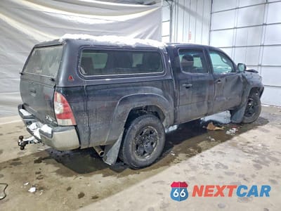 Trzecie zdjęcie samochodu z tyłu: 2014 TOYOTA TACOMA DOUBLE CAB VIN:3TMLU4EN6EM148185 - miniatura