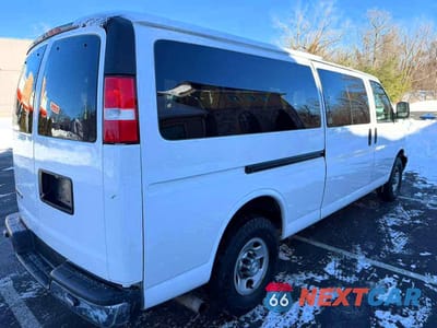 Trzecie zdjęcie samochodu z tyłu: 2021 CHEVROLET EXPRESS G3500 LT VIN:1GAZGPF75M1261097 - miniatura