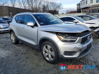 Czwarte zdjęcie samochodu z boku: 2019 VOLVO XC40 T4 MOMENTUM VIN:YV4AC2HKXK2050132 - miniatura