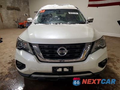 Piąte zdjęcie samochodu w środku: 2017 NISSAN PATHFINDER S VIN:5N1DR2MN7HC910291 - miniatura