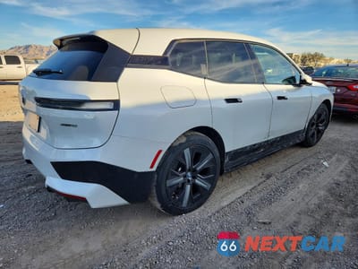 Trzecie zdjęcie samochodu z tyłu: 2023 BMW IX XDRIVE50 VIN:WB523CF09PCM75997 - miniatura