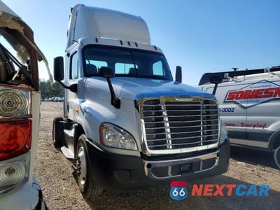 2016 FREIGHTLINER CASCADIA 125 SEMI TRUCK 1FUBGEDV3GLHC5650 - główne zdjęcie licytacji z USA - miniatura